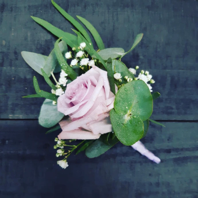 Tuoreita leikkokukkia kukkakaupassa Vääksy