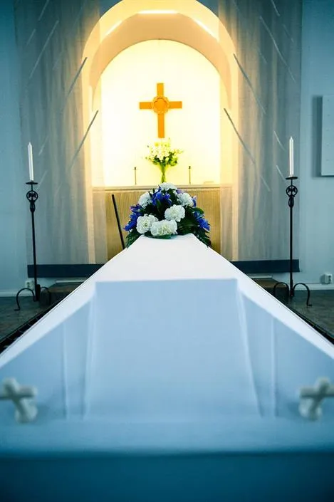 Arkkulaite Muisto – sini-valkoinen