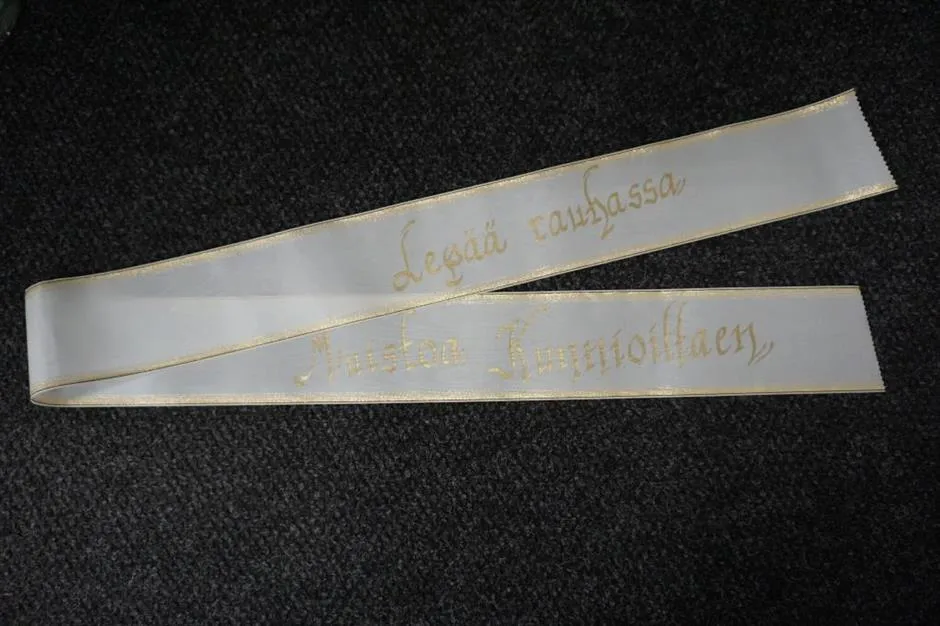 Surunauha – valkoinen, kultateksti