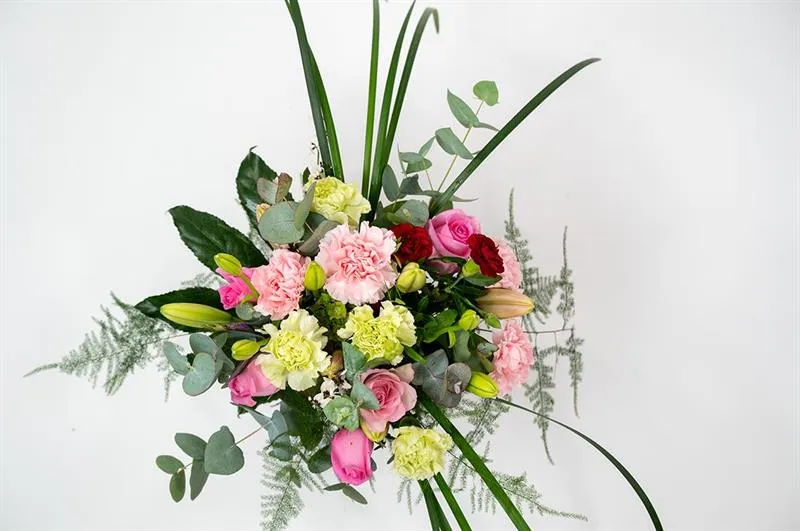 Harmoninen pastellisävyinen kukkakimppu