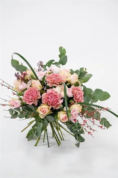 Herkkä vaaleanpunainen kukkakimppu