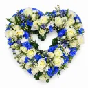 Kukkaseppele Muisto – sini-valkoinen runsas